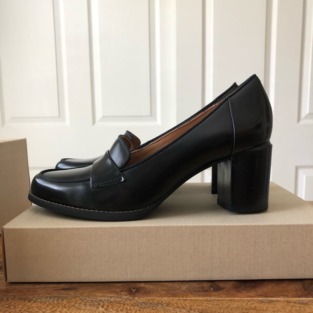 Clark black vintage style heel